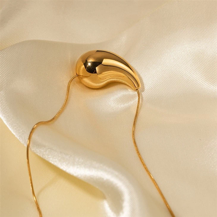 Teardrop Pendant Necklace